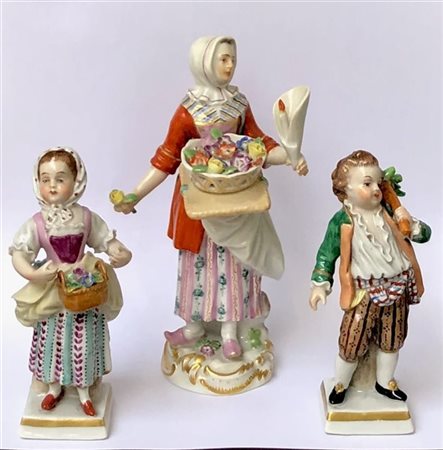 Manifattura di Meissen. Figura di venditrice ambulante di fiori in porcellana p