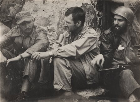 Alberto Korda (1928-2001)  - Fidel Castro con il giornalista Bob Taber, 1957