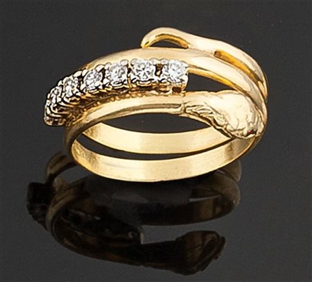 ANELLO Anello in oro giallo a forma di serpente, con diamanti taglio...