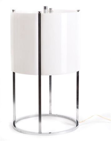 LIGHTOLIER Lampada da tavolo con struttura in ottone cromato. Diffusore...