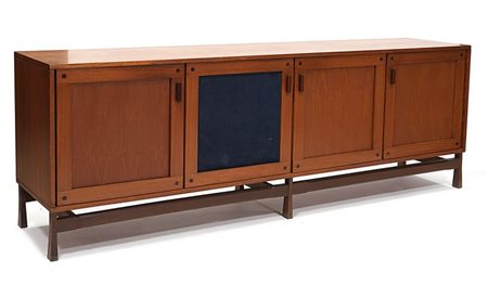 CREDENZA Credenza a quattro sportelli in legno di teak. Pannelli reversibili...