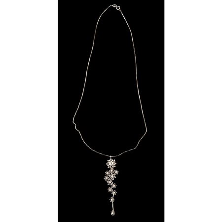 COLLANA con pendente in oro bianco 18 KT e diamanti