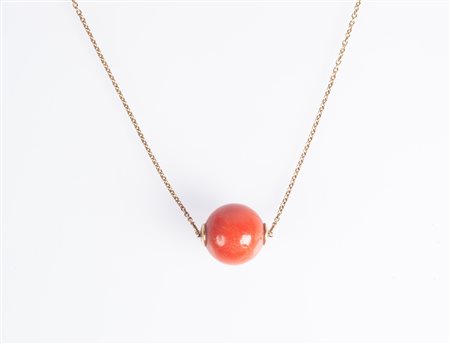  
Collana in oro e corallo rosso 
 Lunghezza cm 78