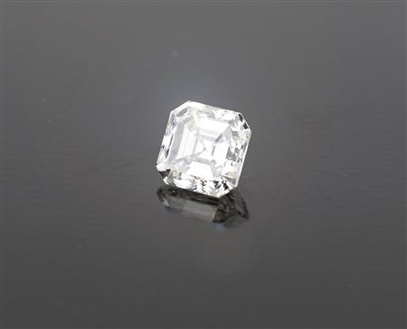  
Raro diamante taglio Asscher ct. 5,02 
 