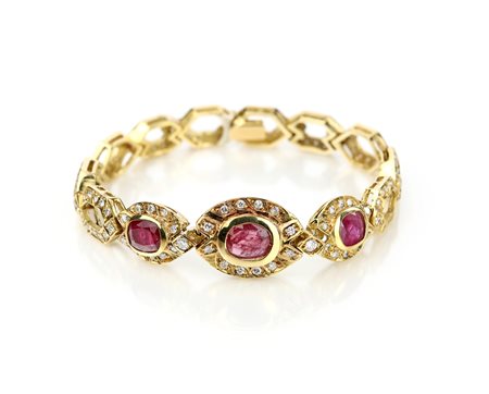  
Bracciale in oro, diamanti e rubini 
 Lunghezza cm 18,5