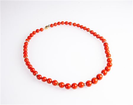  
Collana in corallo rosso con oro e brillanti 
 