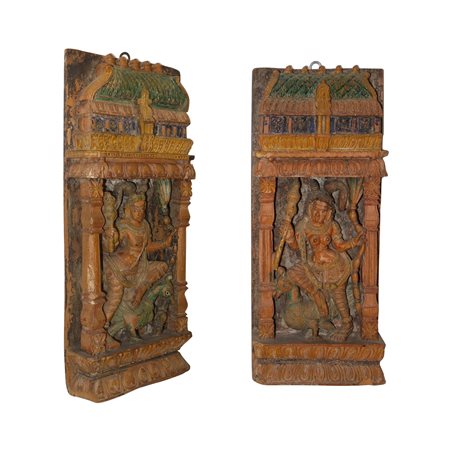 Coppia di sculture in legno con divinità indiane, 19° secolo