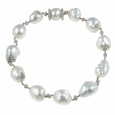 Collana con grandi perle barocche e diamanti