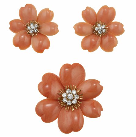 Van Cleef & Arpels. Demi-parure "Rosa di Natale" composta da spilla ed orecchini con corallo e diamanti