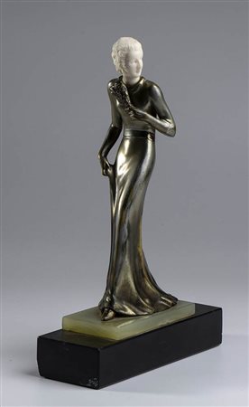 Scultura francese in bronzo raffigurante Dama in abito argentato - Firmata Josef Lorenzl (1892-1950) 