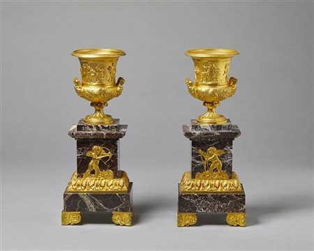 Coppia di vasi francesi in bronzo - fine XVIII inizio XIX secolo