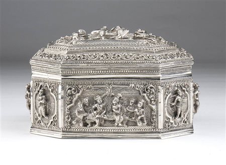 Cofanetto ottagonale in argento - Birmania, XIX secolo