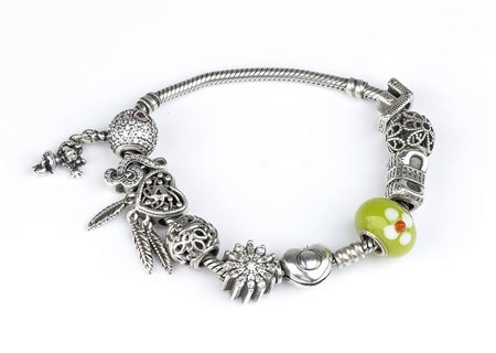 PANDORA: bracciale con charms in argento