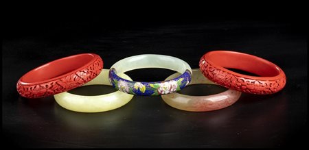 CINQUE BRACCIALI IN MATERIALI DIVERSI

Cina, XX secolo