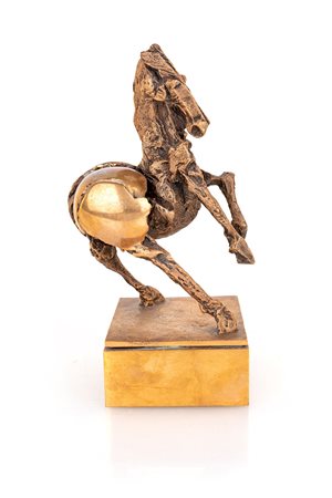 Nag Arnoldi (Locarno, 1928 - Lugano, 2017) Cavallo Scultura in bronzo dorato...