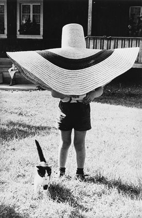 Frank Horvat (1928-2020)  - Morgarten, Switzerland, Lorenzo under hat, with cat, 1959