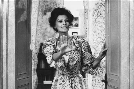 Tazio Secchiaroli (1925-1998)  - Sophia Loren in "Il viaggio", 1974