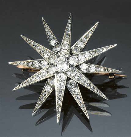 Spilla, fine sec. XIX, in argento, oro rosa e diamantia doppia stella a...