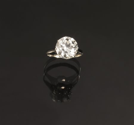 Diamante taglio brillante con montatura da anello in oro bianco di ct 4.96,...