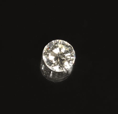 Diamante taglio brillante di ct 10,30, colore Q-R, purezza VVS2. Il brillante...