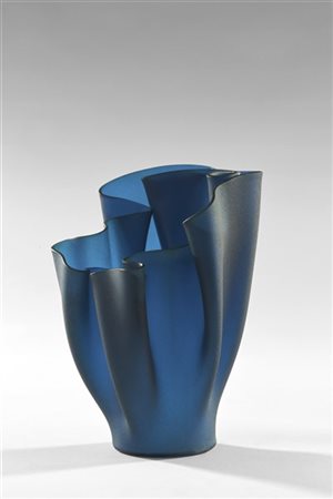 Pietro Chiesa Vaso "Cartoccio" modello "2029". Produzione Fontana Arte, Italia,