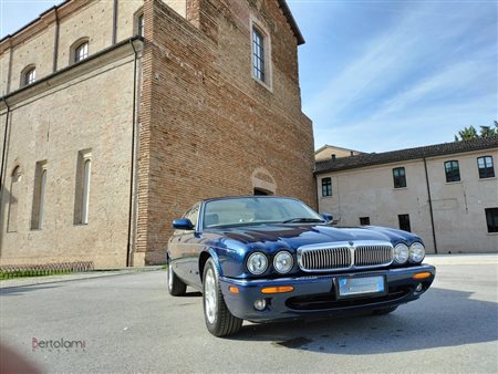  Jaguar XJ8  2000 