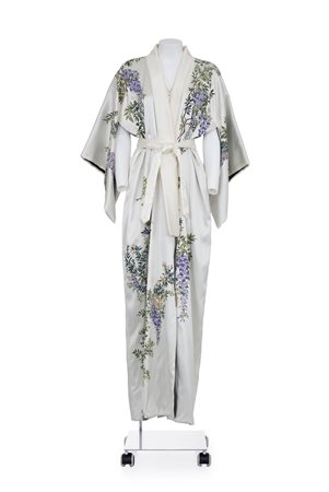 DOLCE & GABBANA Rare silk hand painted long kimono DESCRIPTION: Rare ivory...