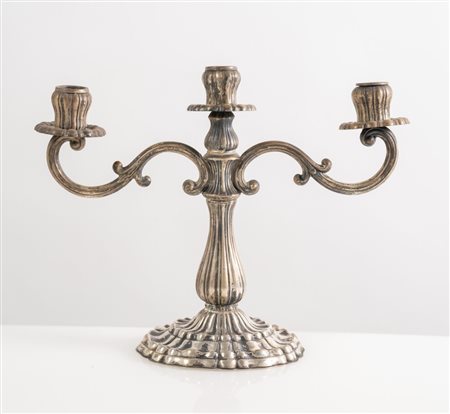 Alessandria, prima metà del XX secolo. Candelabro in argento 800.