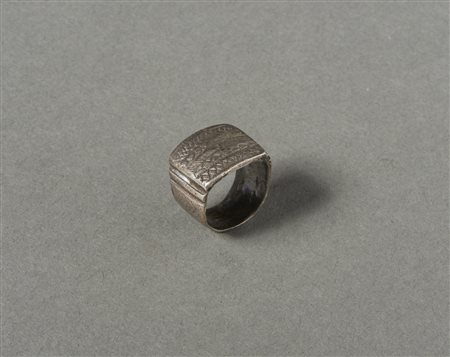  Arte africana - Nord Africa. 
Anello in argento. 
Segni d'uso. .