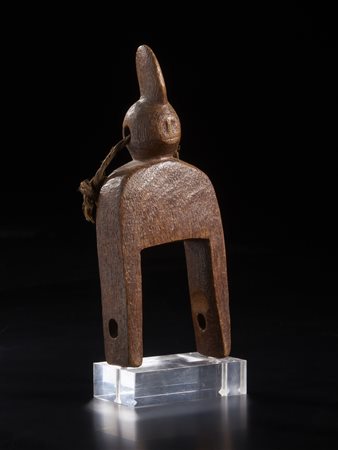  Arte africana - Mossi, Burkina Faso.
Puleggia da telaio.
Legno duro a patina naturale.
Consunzioni e segni d'uso. .