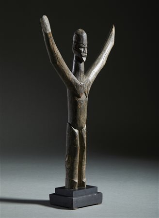  Arte africana - Lobi, Burkina Faso.
Scultura Bateba.  
Legno duro a patina scura. .