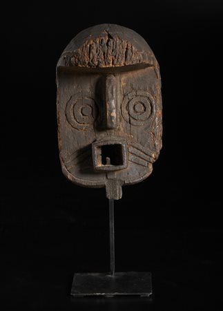  Arte africana - Winiama, Burkina Faso. 
Maschera scimmia Wankr. 
Legno a patina naturale e crostosa. 
Difetti visibili e notevoli segni d'uso. 
Ex collezione privata Enrico Prometti. .