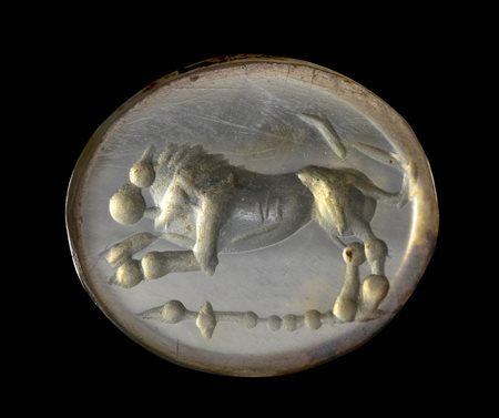 AN ITALIC AGATE INTAGLIO. LION RUNNING ON A TYRSUS.