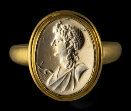 A LARGE ROMAN BURNT CARNELIAN SET IN A MODERN SOLID GOLD RING. BUST OF APOLLO. 