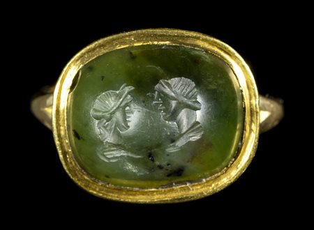 A ROMAN GREEN CHALCEDONY INTAGLIO SET IN A MODERN GOLD RING. TWO PORTRAITS.