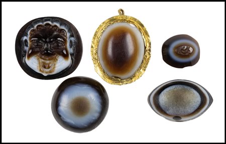 A GROUP OF 5 EASTERN AGATE BEADS, INTAGLIO AND CAMEO.
