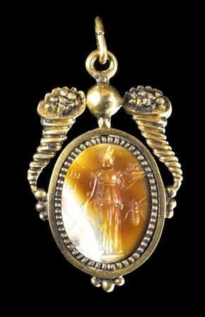 A LATE RENAISSANCE BANDED AGATE INTAGLIO SET IN A GOLD PENDANT. THE ABUNDANCE WITH AN ANT. 