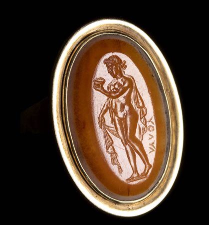 A GRAND TOUR AGATE INTAGLIO SET IN A GOLD RING. METHE. 