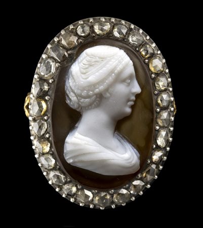 A FINE AGATE CAMEO SET IN A GOLD RING WITH DIAMONDS. BUST PORTRAIT OF FAUSTINA THE ELDER. 
