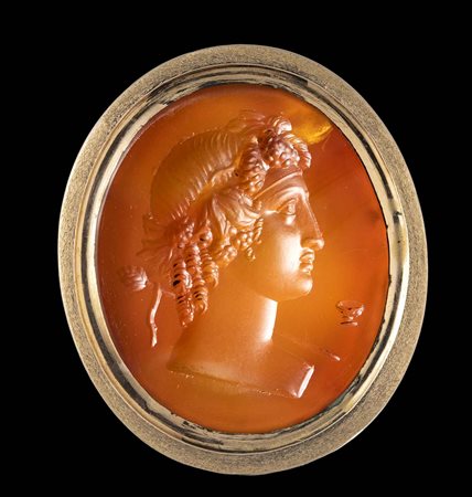 A FINE LARGE NEOCLASSICAL CARNELIAN INTAGLIO SET IN A MODERN GOLD RING. BUST OF A BACCHANTE. 
