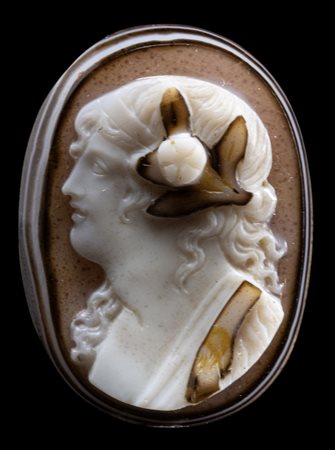 A NEOCLASSICAL AGATE CAMEO. BUST OF FLORA. 