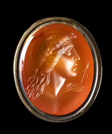 A NEOCLASSICAL CARNELIAN INTAGLIO SET IN A GOLD FOB SEAL. BUST OF MAENAD. 