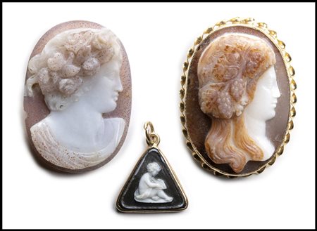 A SET OF 3 NEOCLASSICAL AGATE CAMEOS.