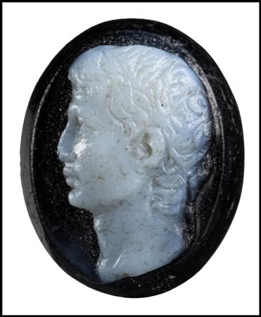A GRAND TOUR TWO-LAYERS GLASS PASTE CAMEO. PORTRAIT OF AUGUST.