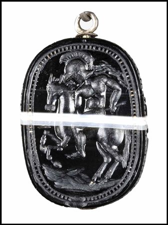 A LARGE REVIVAL ONYX ENGRAVED SCARAB. HELMETED WARRIOR ON A HORSE. 