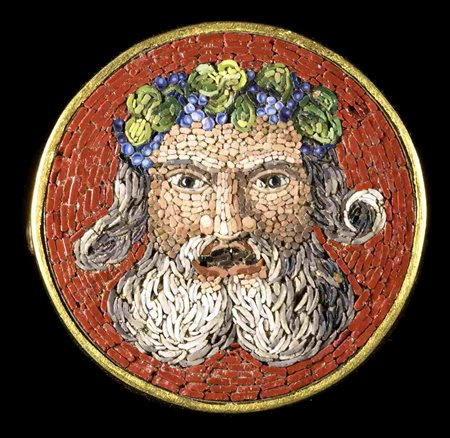A ROUND MICROMOSAIC SET IN A GOLD RING. DYONISIAC MASK. 