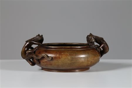  Arte Cinese - Incensiere in bronzo con manici a chilong e marchio a sigillo Xuande sulla base Cina, dinastia Qing, XVIII - XIX secolo.