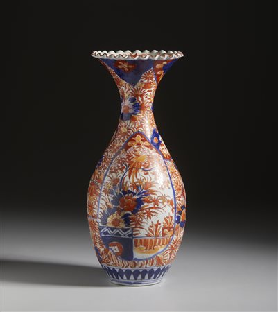  Arte Giapponese  - Vaso Imari a corolla 
Giappone, fine XIX secolo .