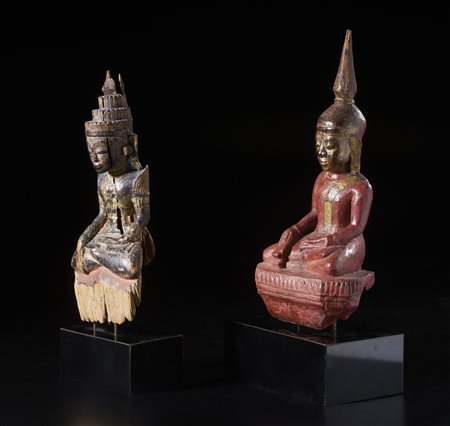  Arte Sud-Est Asiatico - Due sculture in legno laccato raffiguranti Buddha Shakyamuni
Laos e Birmania, XIX secolo .