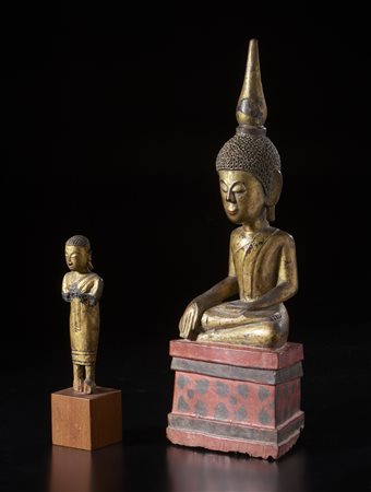  Arte Sud-Est Asiatico - Due figure in legno raffiguranti Buddha e orante 
Birmania, XIX - inizio XX secolo 
.